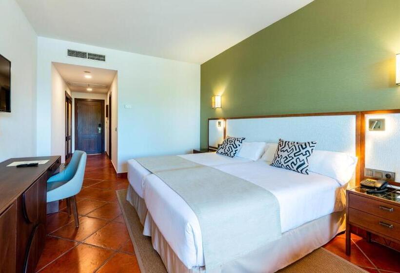 Habitación Estándar Abuhardillada, Puerto Antilla Grand Hotel