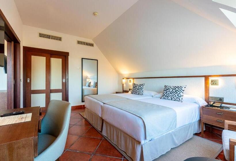 Полулюкс, Puerto Antilla Grand Hotel