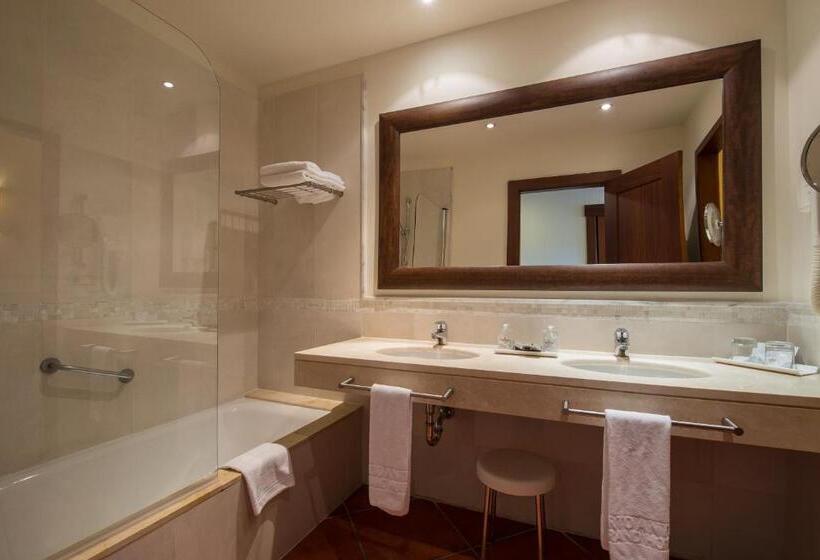 Habitación Estándar Abuhardillada, Puerto Antilla Grand Hotel