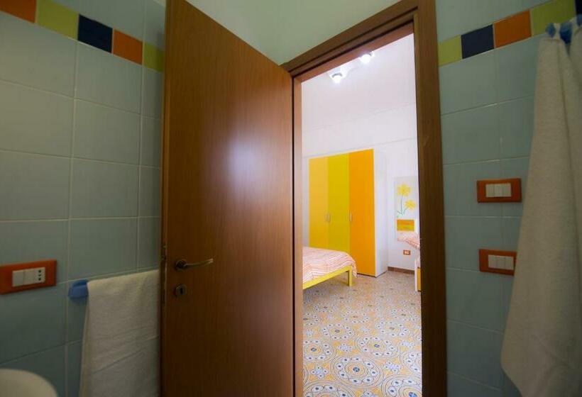 חדר דלוקס, B&b Fiori Gialli Caucana