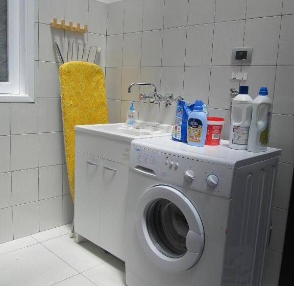 חדר לארבעה סטנדרטי עם מרפסת, B&b Persi Nel Sud