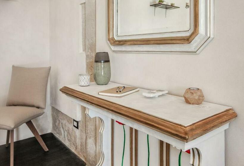 חדר סטנדרט לשלושה עם נוף לגינה, Giardini Acantus