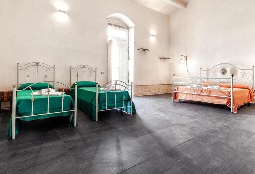 חדר סטנדרט לארבעה, Giardini Acantus