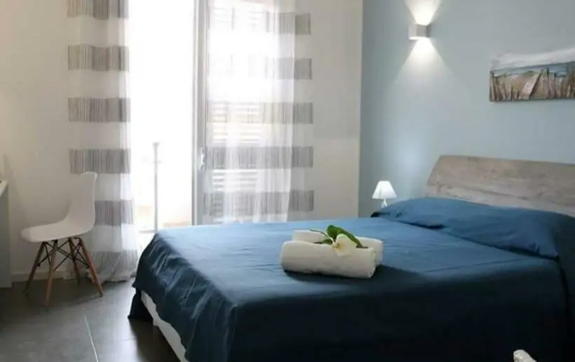 اتاق لوکس با بالکن و چشم‌انداز دریا, B&b Al Porticciolo