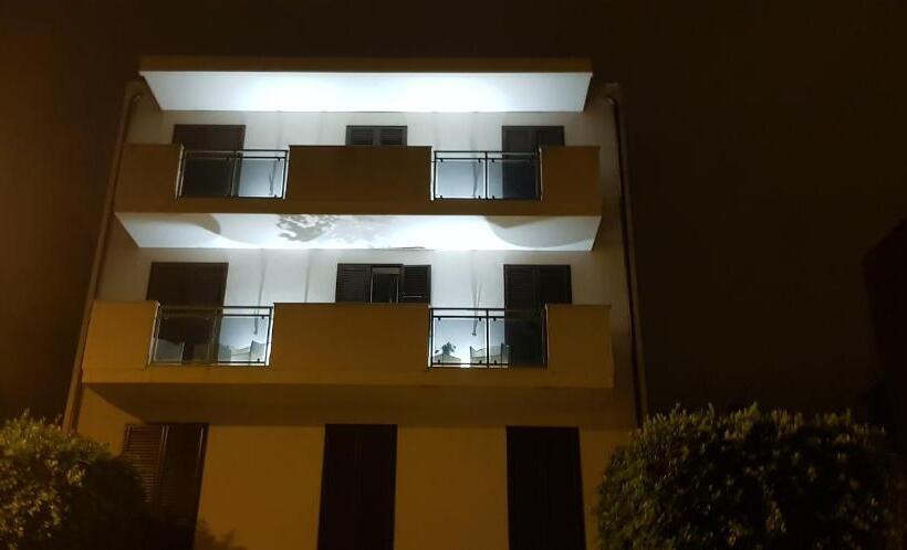 带2个卧室带海景的公寓, B&b Al Porticciolo