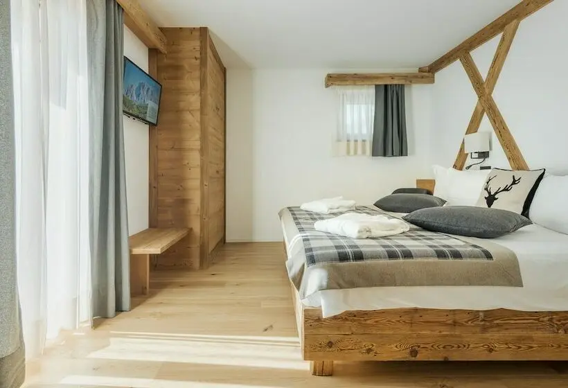 سوئیت لوکس با چشم‌انداز کوهستان, Camina Suite & Spa