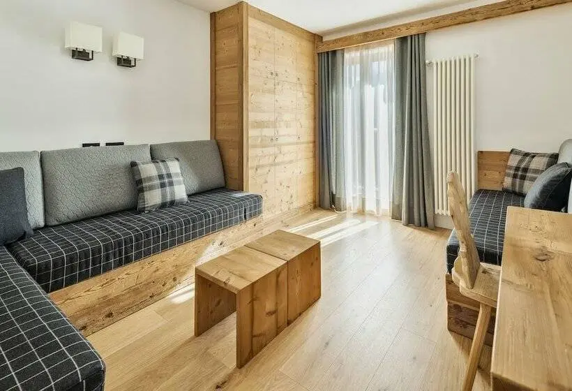سوئیت لوکس با چشم‌انداز کوهستان, Camina Suite & Spa