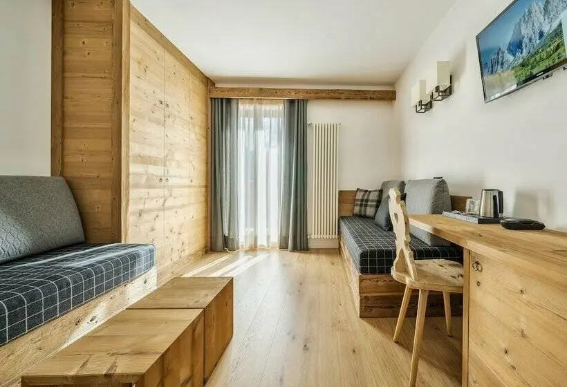 سوئیت لوکس با چشم‌انداز کوهستان, Camina Suite & Spa