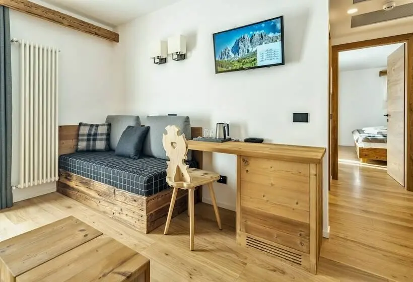 سوئیت لوکس با چشم‌انداز کوهستان, Camina Suite & Spa