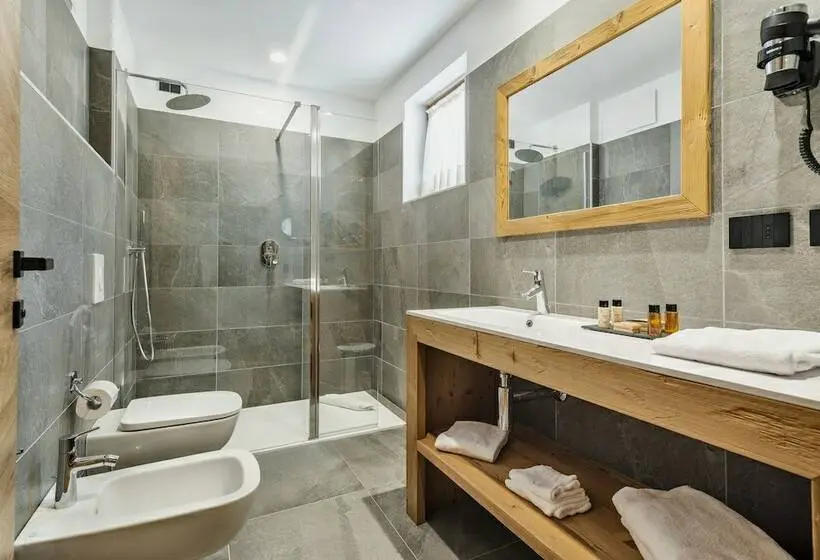 سوئیت لوکس با چشم‌انداز کوهستان, Camina Suite & Spa