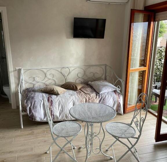 اتاق راحتی سه تخته, B&b Il Cavaliere