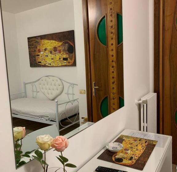 اتاق راحتی سه تخته, B&b Il Cavaliere