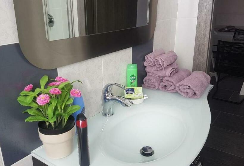 جناح سوبيريور, Lilium In B&b