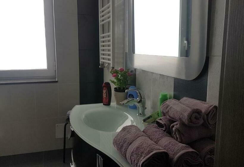 جناح سوبيريور, Lilium In B&b