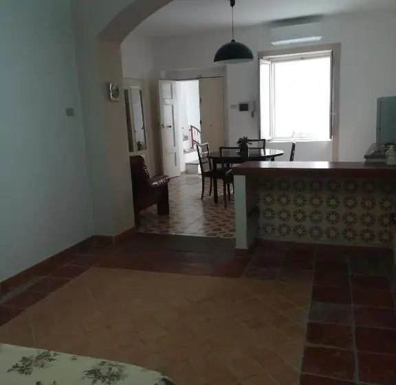 スタンダードスタジオ, La Casa Di Astrea
