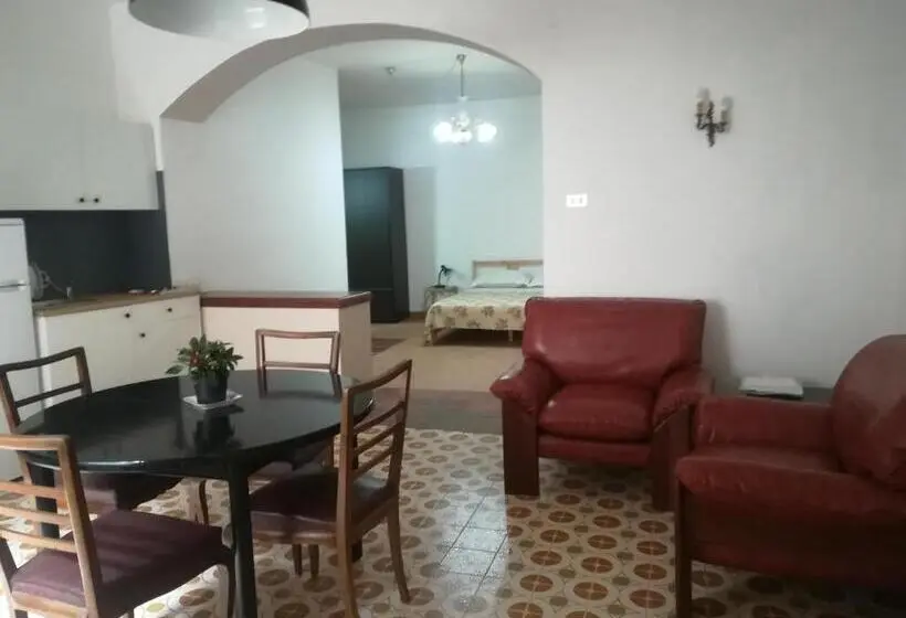 スタンダードスタジオ, La Casa Di Astrea