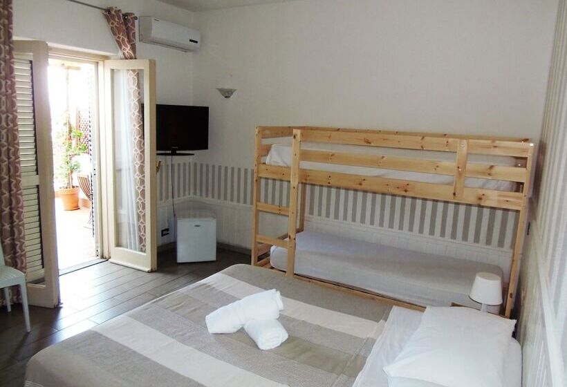 غرفة عائلية ذات إطلالة جانبية على البحر, B&b Villa Cinque Pini