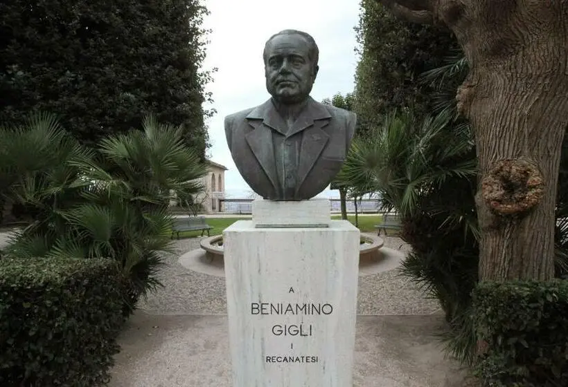 اتاق استاندارد, Recanati Family