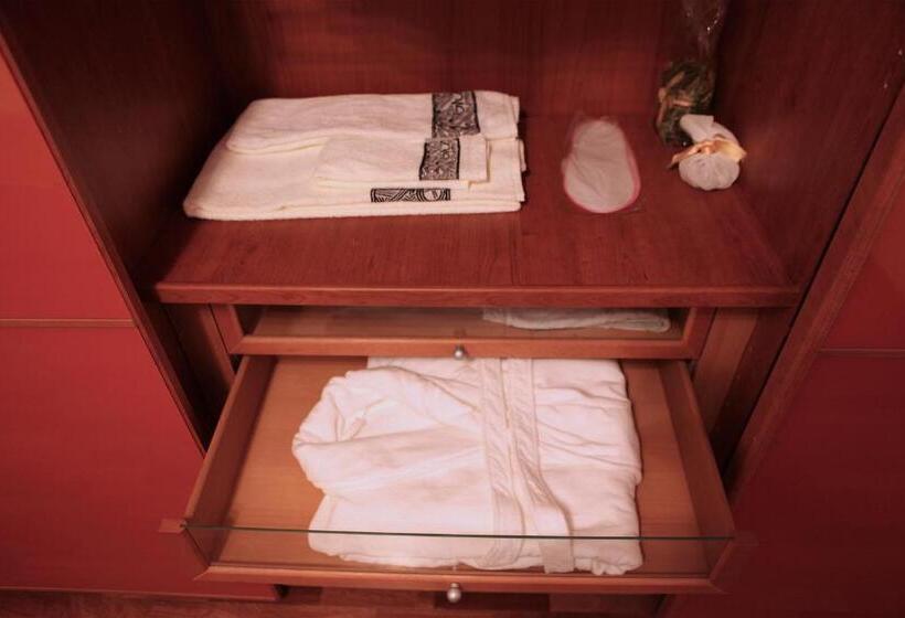 스탠다드 룸, Recanati Family