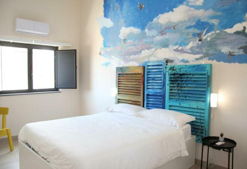 اتاق استاندارد با سرویس بهداشتی مشترک, Urban Pop Hostel & Bnb