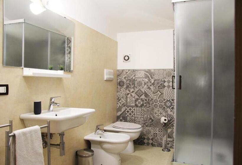 اتاق استاندارد, Urban Pop Hostel & Bnb