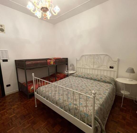 디럭스 룸, B&b Family First