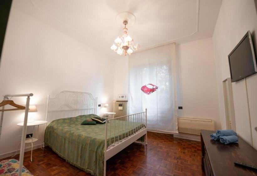 디럭스 룸, B&b Family First