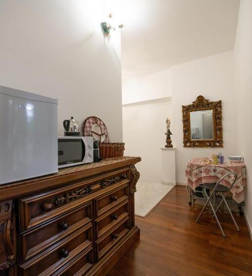 디럭스 룸, B&b Family First