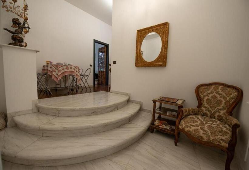 디럭스 룸, B&b Family First