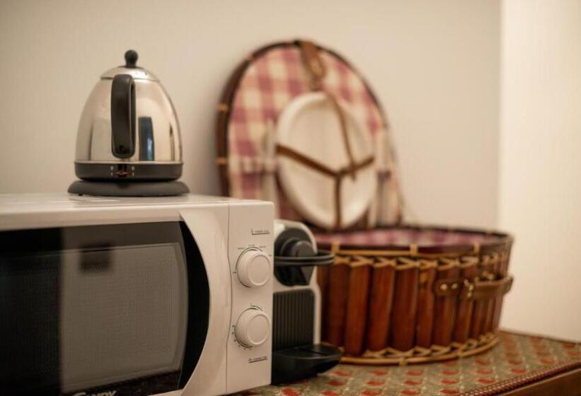 디럭스 룸, B&b Family First