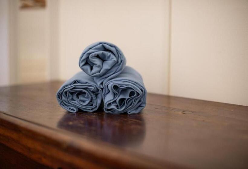 디럭스 룸, B&b Family First