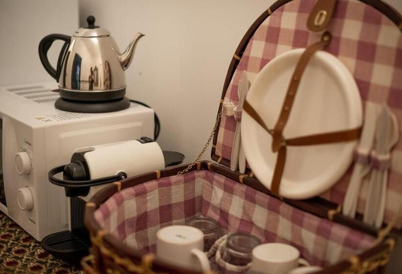 디럭스 룸, B&b Family First