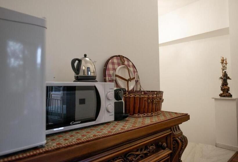 디럭스 룸, B&b Family First