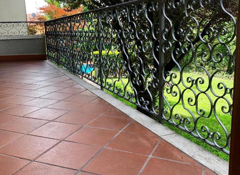 패밀리 룸, B&b Family First