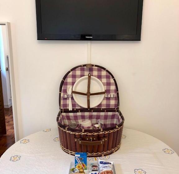 디럭스 룸, B&b Family First