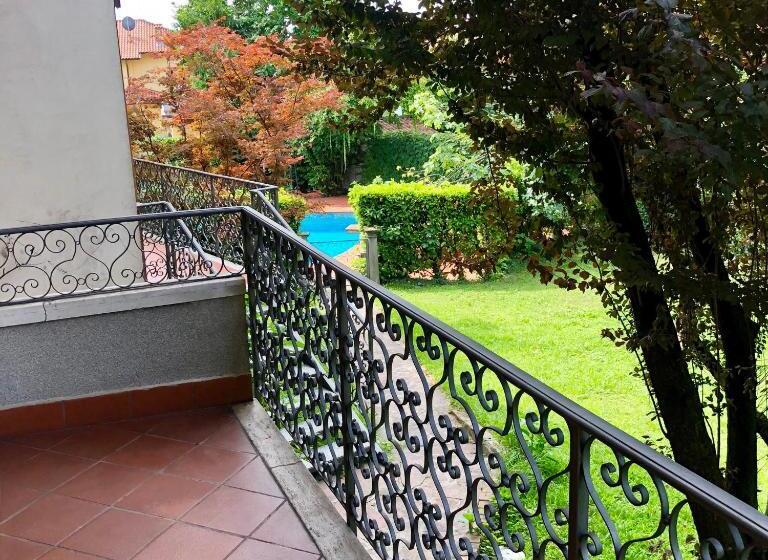 디럭스 룸, B&b Family First