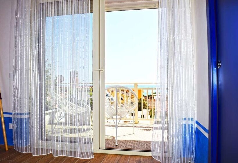 海の見えるコンフォートルーム, Bella Villa