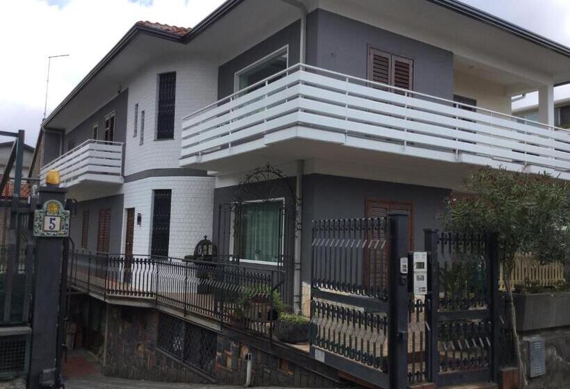 חדר סטנדרט לשלושה עם טרסה, Maison Marianna B&b   Etna