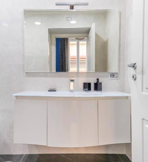 اتاق استاندارد سه نفره, Palazzo Majorana