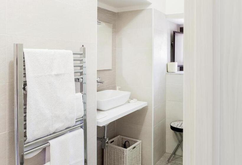 غرفة قياسية, Scuto Home