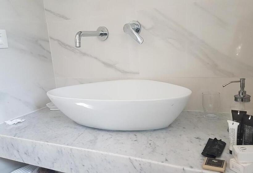 جناح, Scuto Home