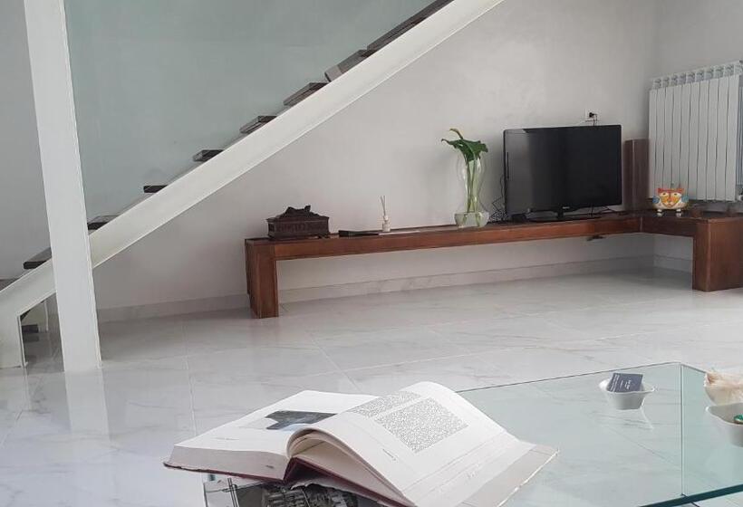 جناح, Scuto Home