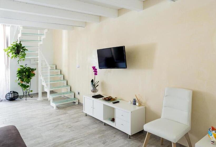 غرفة قياسية, Scuto Home