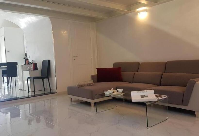 جناح, Scuto Home