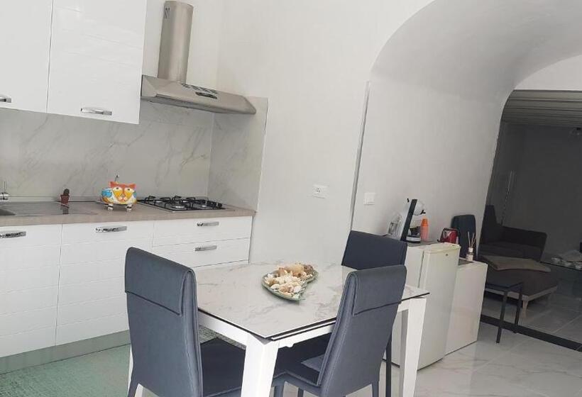 جناح, Scuto Home