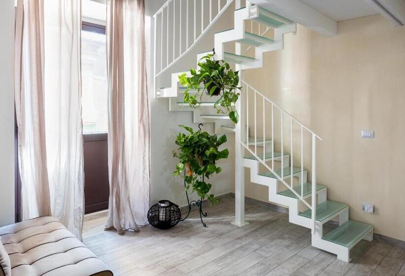 غرفة قياسية, Scuto Home