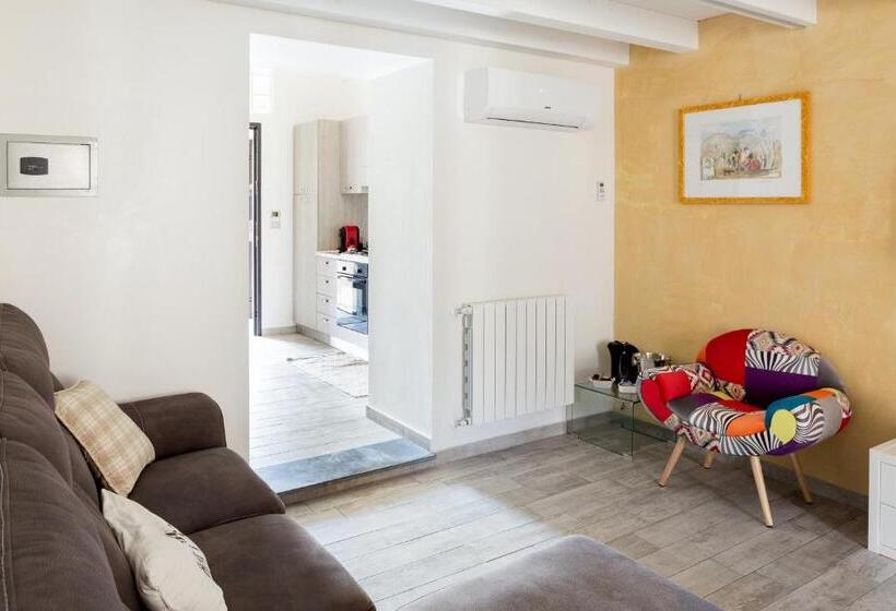 غرفة قياسية, Scuto Home