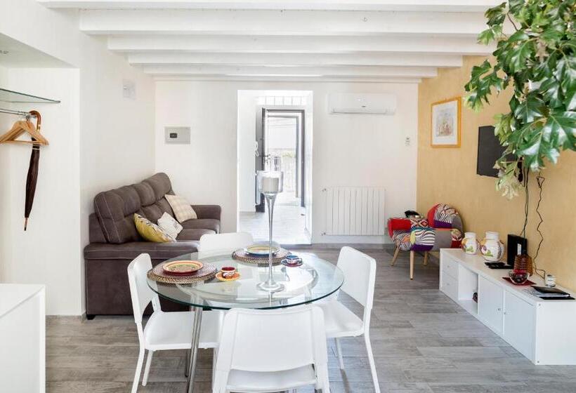 غرفة قياسية, Scuto Home