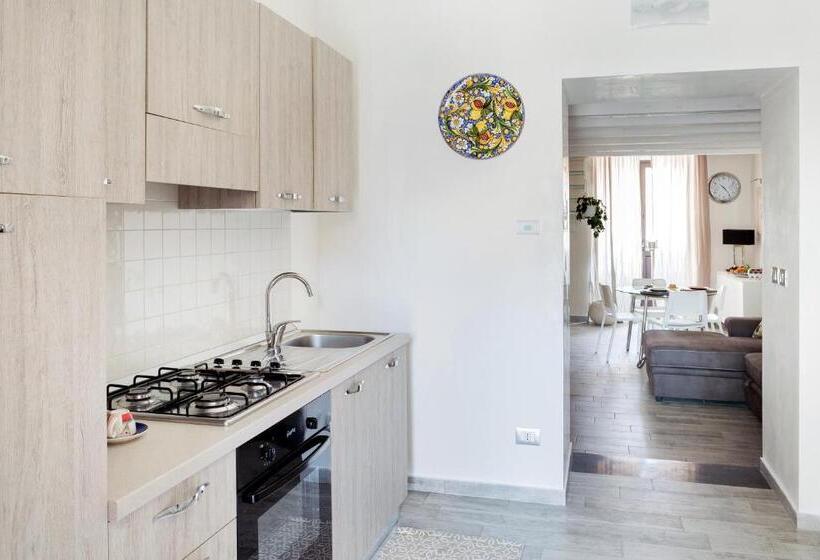 غرفة قياسية, Scuto Home