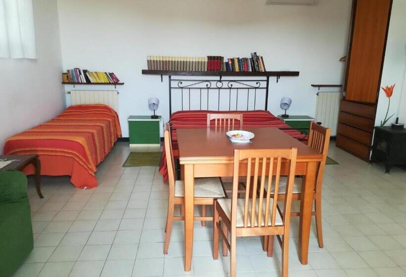 חדר סטנדרט לשלושה, Antemare